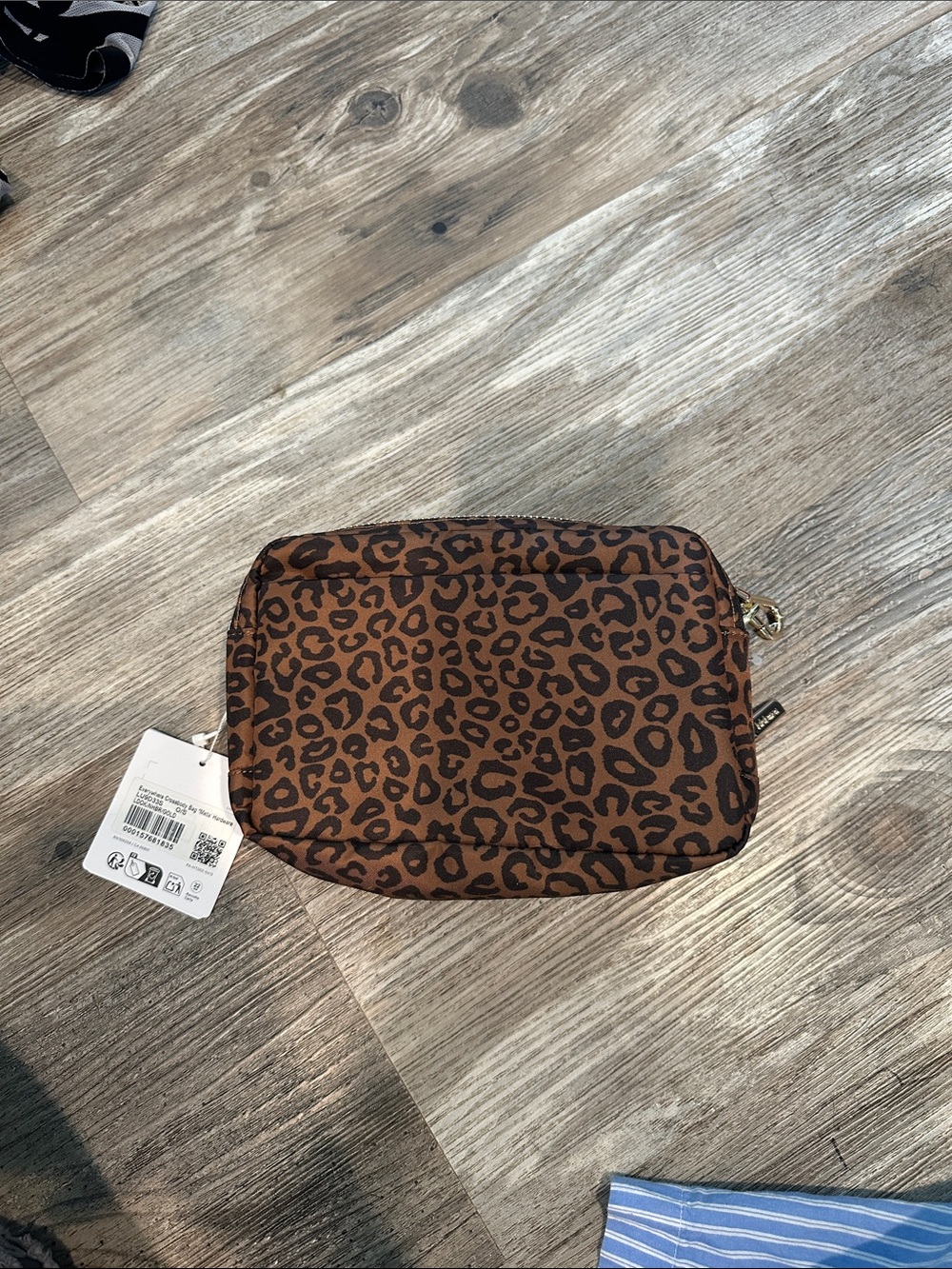 NEW! Everywhere Crossbody Bag 2L *Metal Hardware leopard - Picture 4 of 9